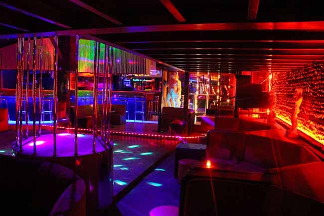 Le Hot Club Discothèque à Cougar à Toulouse