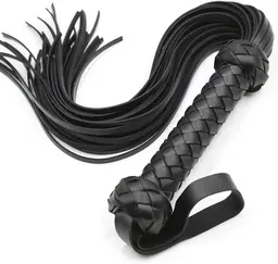 fouet cuir noir sexy