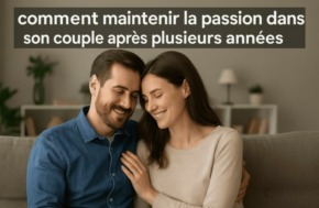 couple complice assis sur un canapé illustrant comment maintenir la passion après plusieurs années