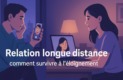 Illustration d’un couple séparé par la distance, en appel vidéo chacun de leur côté, symbolisant les relations longues distances et comment survivre à l’éloignement.