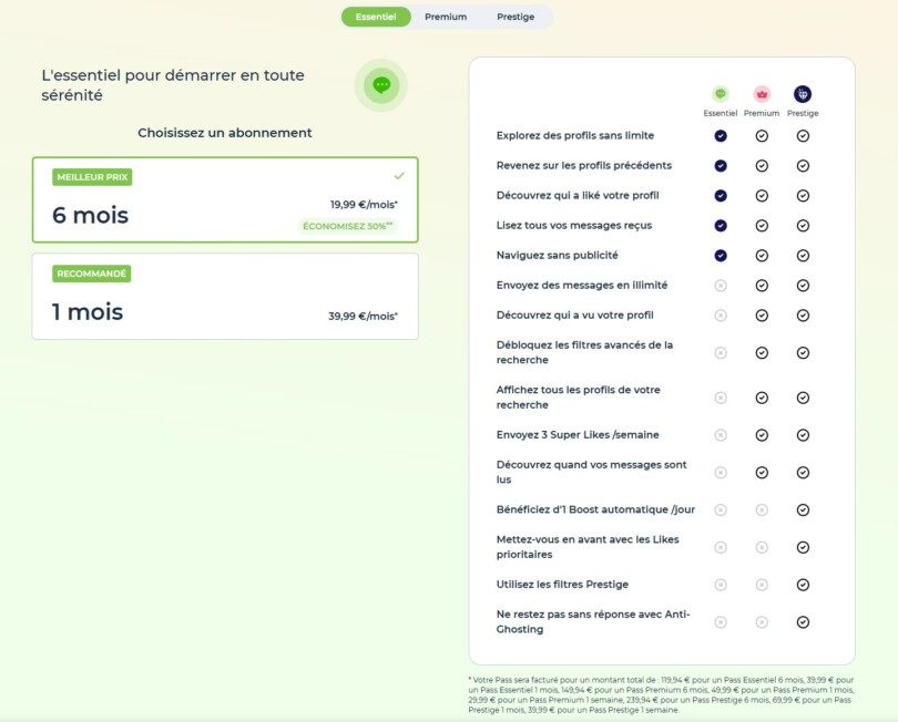 Page tarifs DisonsDemain montrant le Pass Essentiel avec le tableau comparatif des fonctionnalités